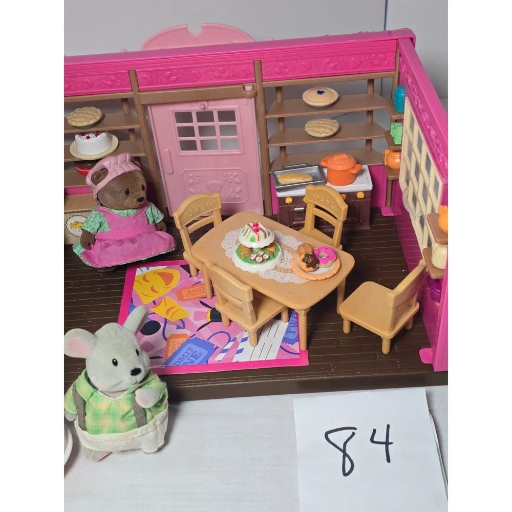 Li'l Woodzeez Calico Critters Mix Tickle Your Taste Buds Bakery With Accessories